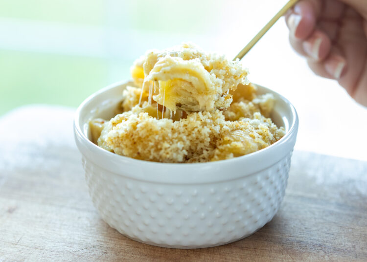 Creamy Mac and Cheese with a Crunchy Topping